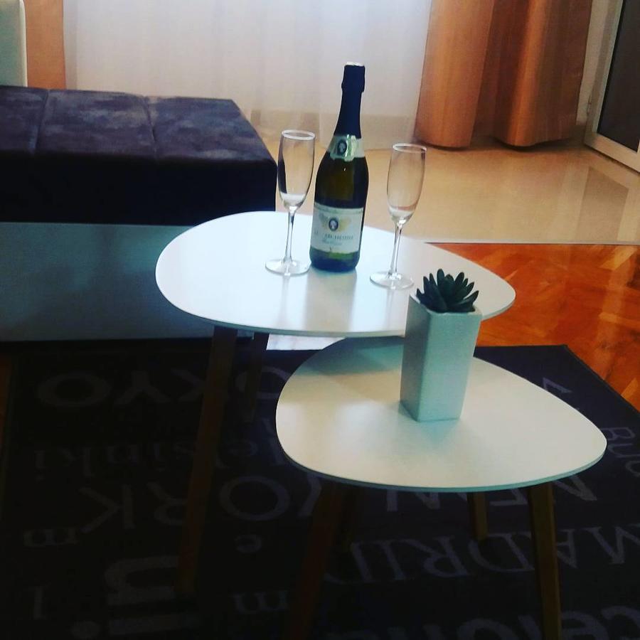 נובי סאד Marina Jacuzzi Apartment Free Parking מראה חיצוני תמונה